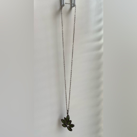 New vintage jade lotus or leaf large statement pendant necklace - Picture 13 of 16